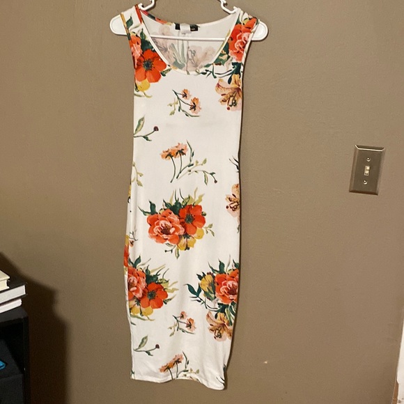 Flower Dress. Sleeveless - Picture 1 of 3